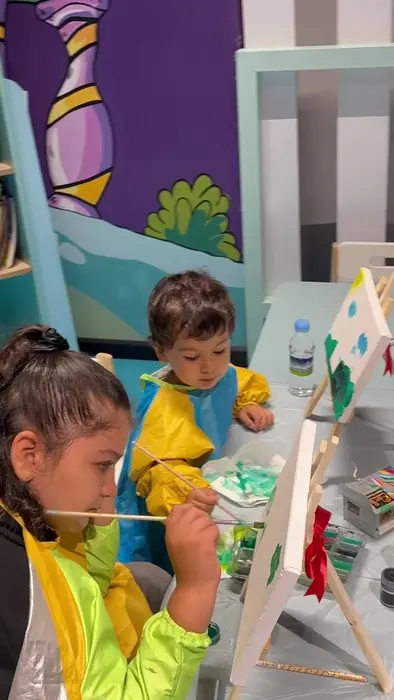 نقاشی روی بوم و تیشرت